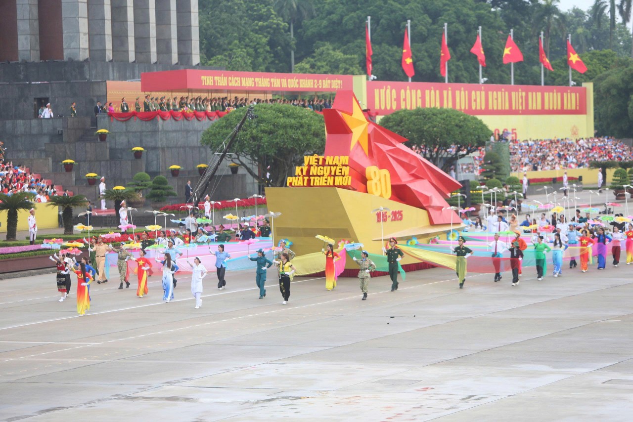 Tổng duyệt diễu binh, diễu hành A80 trong bầu không khí đẹp nao lòng