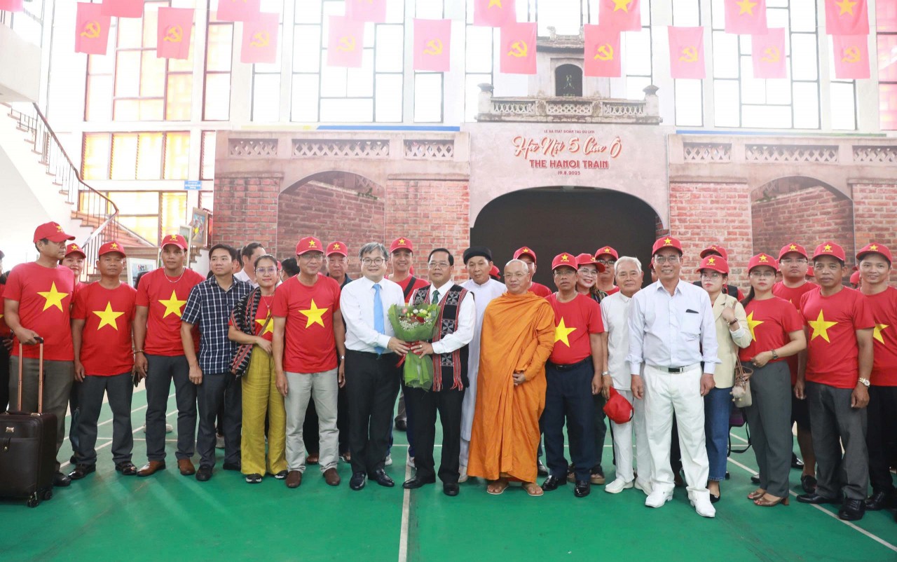 Đoàn đại biểu TP. Đà Nẵng gồm 282 người đã có mặt tại Hà Nội để tham dự Đại lễ A80
