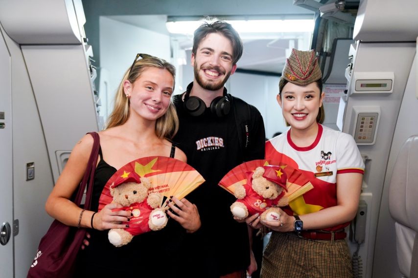 Những chuyến bay Vietjet mang cờ đỏ - sao vàng rực rỡ khắp trong, ngoài nước dịp kỷ niệm 80 năm Quốc khánh 2/9