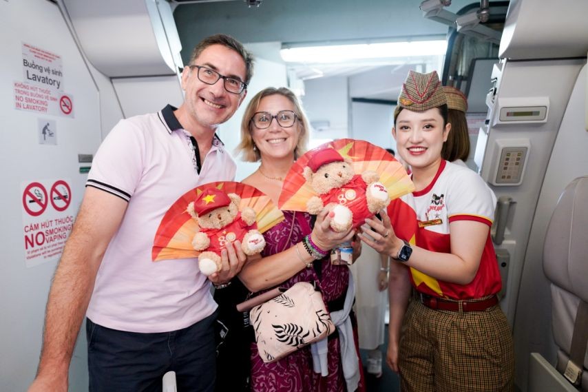 Những chuyến bay Vietjet mang cờ đỏ - sao vàng rực rỡ khắp trong, ngoài nước dịp kỷ niệm 80 năm Quốc khánh 2/9