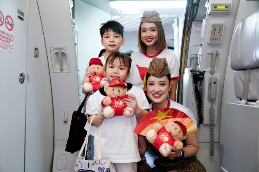 Những chuyến bay Vietjet mang cờ đỏ - sao vàng rực rỡ khắp trong, ngoài nước dịp kỷ niệm 80 năm Quốc khánh 2/9