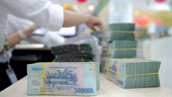Ngân hàng đẩy mạnh phát hành giấy tờ có giá, huy động tăng 10% bắt kịp tín dụng