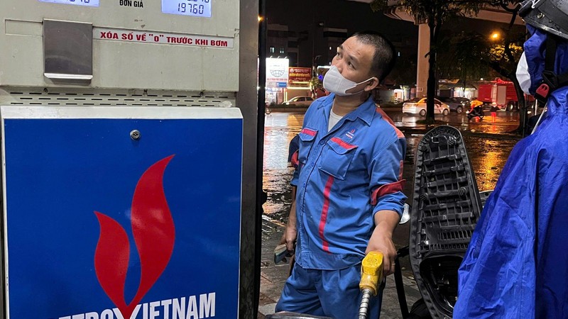 Ngày 5/9: Giá xăng dầu trong nước đồng loạt tăng, thế giới giảm mạnh