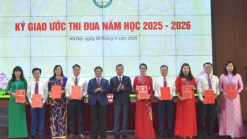 Học viện Tài chính khai giảng năm học mới và ký giao ước thi đua