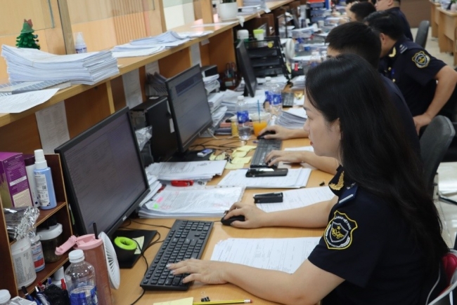 Hải quan thu ngân sách đạt 298.301 tỷ đồng, tăng hơn 8%