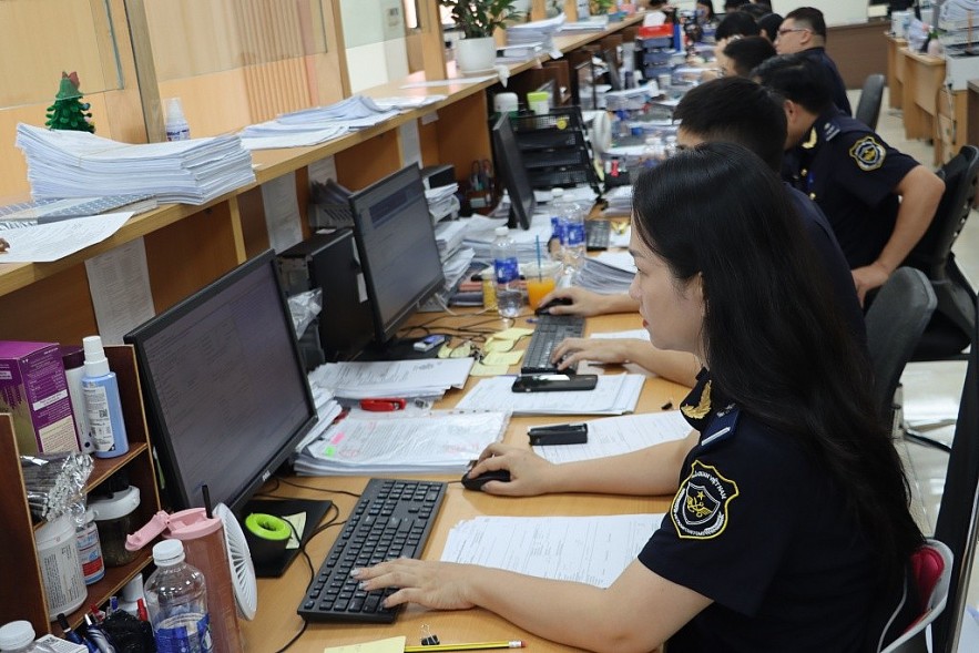 Hải quan thu ngân sách đạt 298.301 tỷ đồng, tăng hơn 8%
