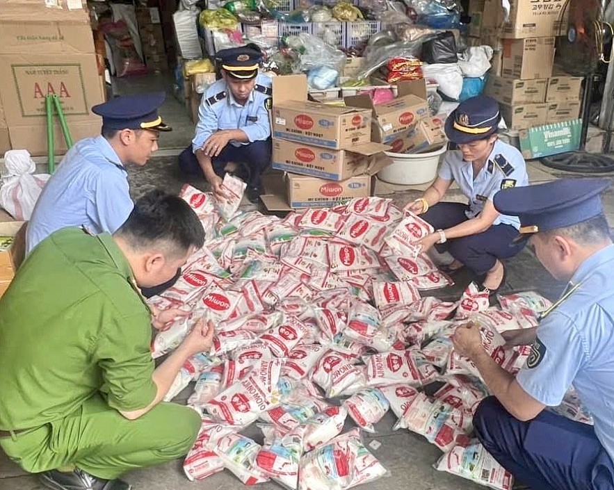 Nghệ An: Thu giữ trên 500 kg bột ngọt có dấu hiệu giả mạo nhãn hiệu Ajinomoto, Miwon