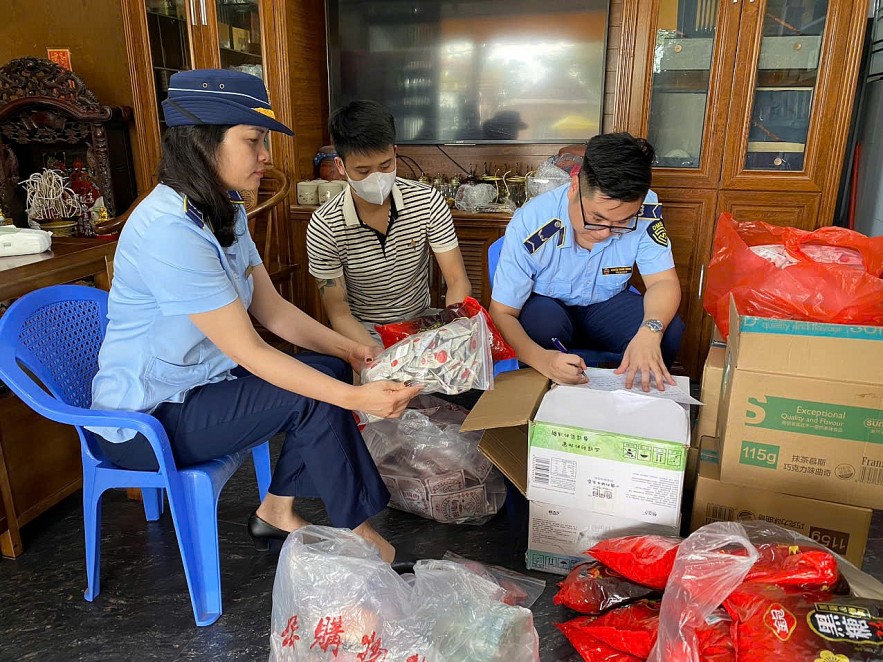 Quảng Ninh: Phát hiện gần 6000 sản phẩm thực phẩm nhập lậu bán trên sàn TMĐT