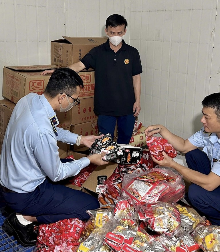 Thái Nguyên: Thu giữ hàng chục nghìn sản phẩm thực phẩm nhập lậu
