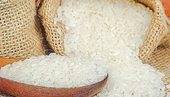 Xuất khẩu gạo Việt Nam đang đối mặt với khó khăn từ giá giảm