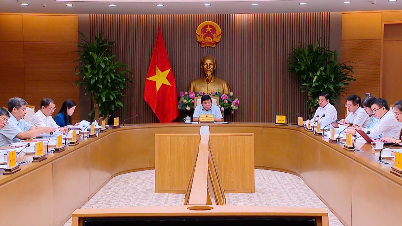 Tập trung nghiên cứu sâu để hoàn thiện dự thảo nghị quyết về phát triển kinh tế nhà nước