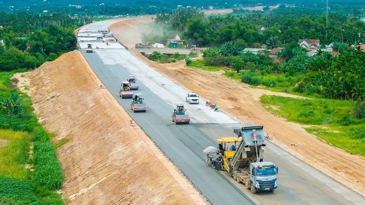Bố trí, giải ngân vốn đầu tư công đầy đủ, kịp thời cho các dự án trọng điểm