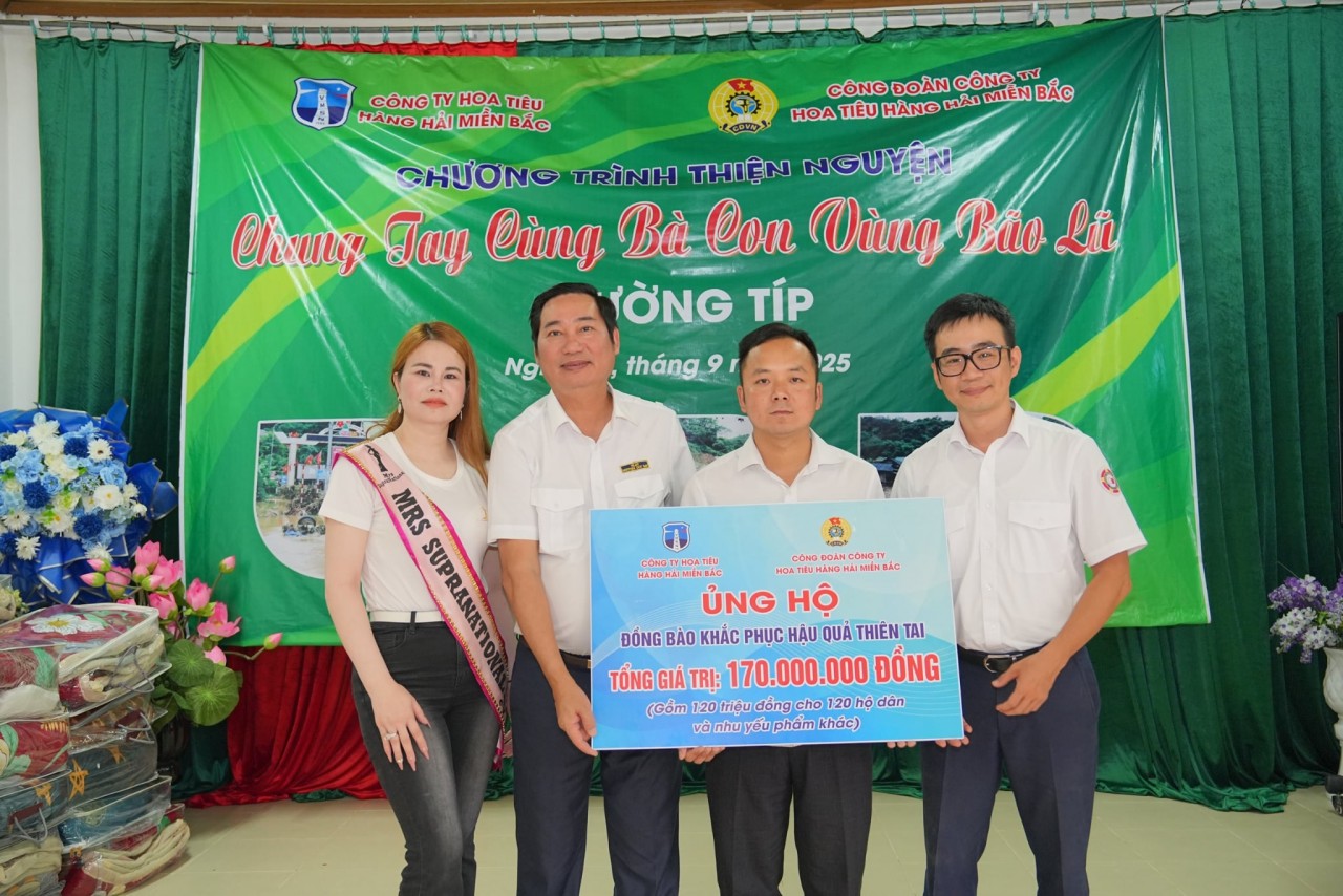 Hoa tiêu hàng hải miền Bắc chung tay cùng bà con Mường Típ khắc phục hậu quả bão lũ