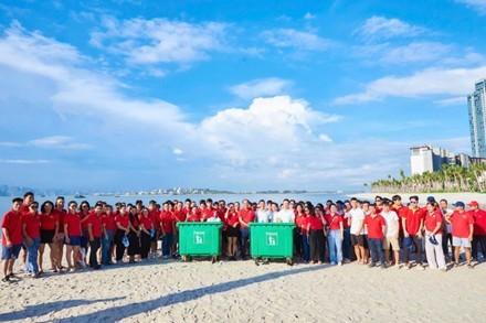Gần 600 “chiến binh” Vietjet đồng loạt ra quân làm sạch biển Hạ Long Gần 600 “chiến binh” Vietjet đồng loạt ra quân làm sạch biển Hạ Long