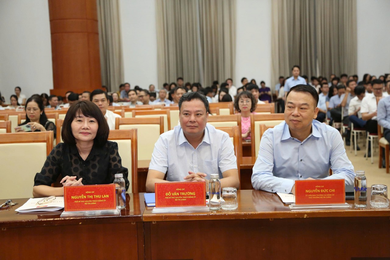 Bộ Tài chính quán triệt triển 4 nghị quyết của Bộ Chính trị