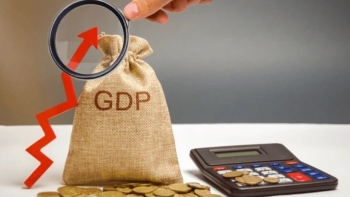 UOB nâng dự báo tăng trưởng GDP, song áp lực tỷ giá "kìm chân" chính sách tiền tệ