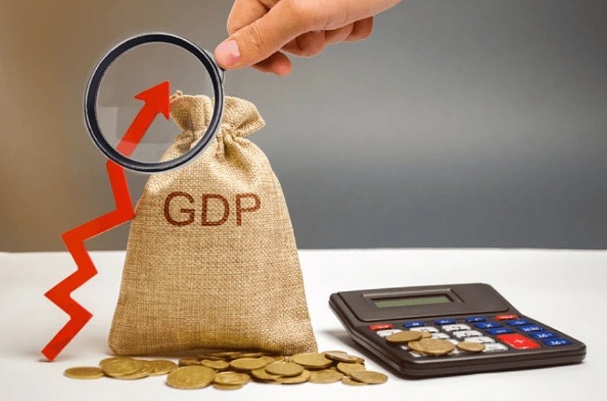 UOB nâng dự báo tăng trưởng GDP, song áp lực tỷ giá 