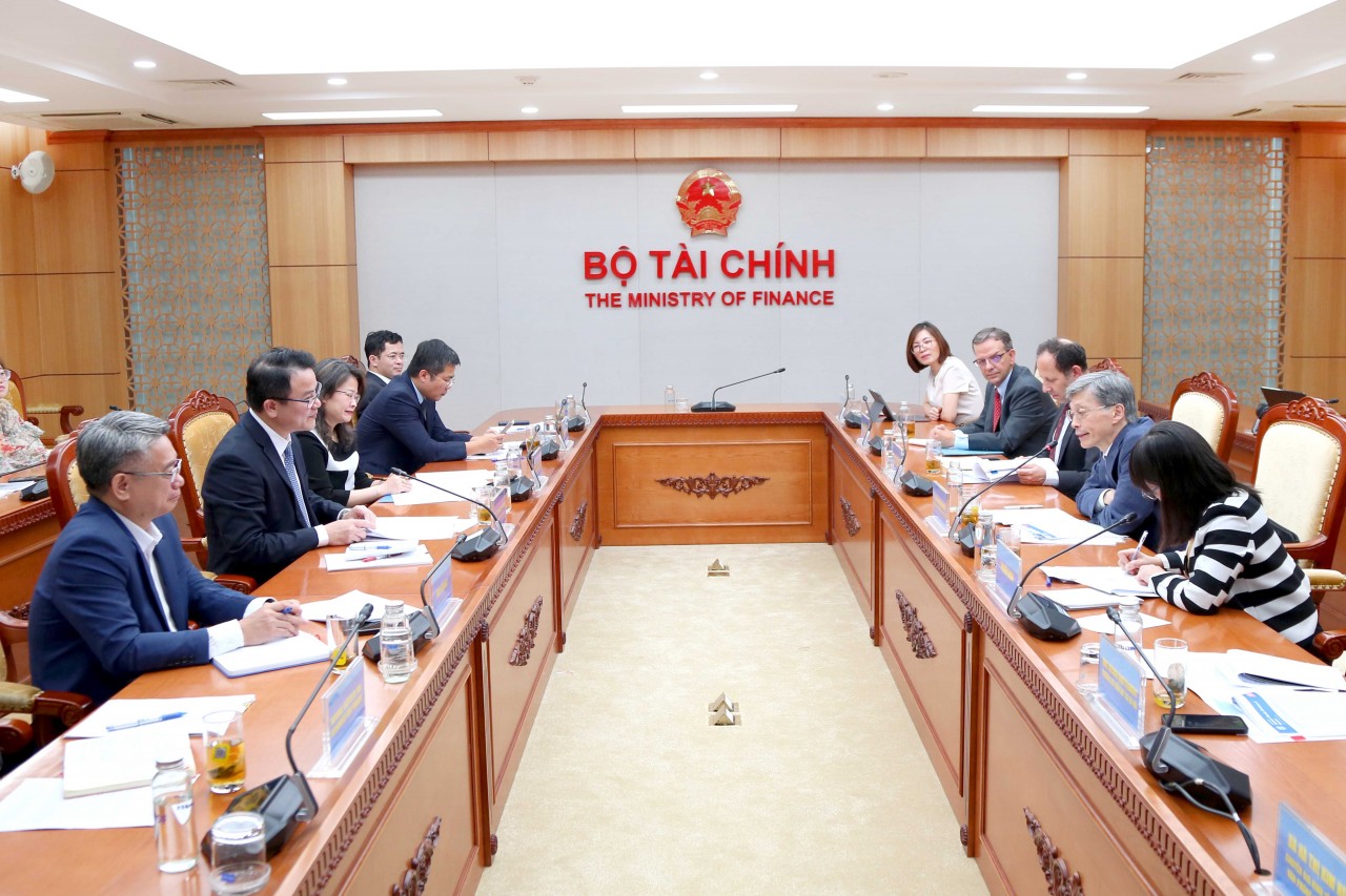 Thứ trưởng Trần Quốc Phương tiếp Phó Chủ tịch Quỹ Tiền tệ Quốc tế