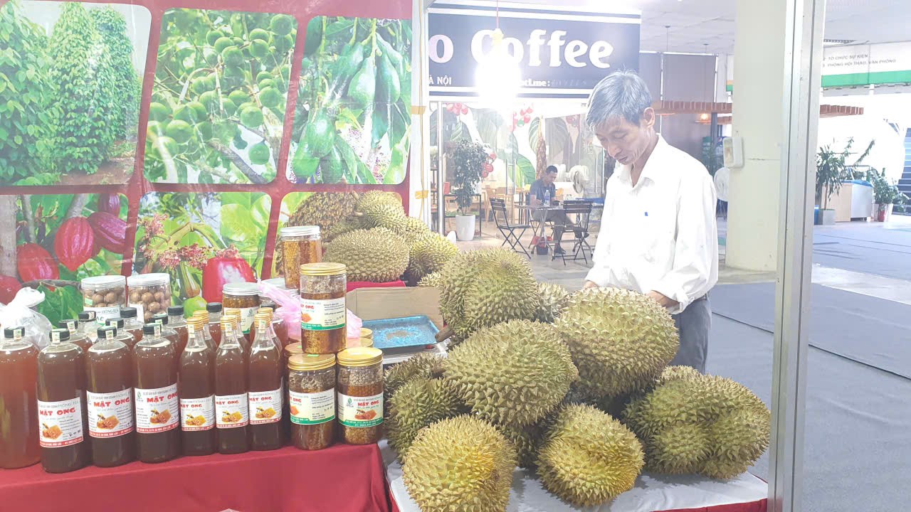 Hơn 60 gian hàng nông sản đặc sắc các vùng, miền hội tụ về Thủ đô