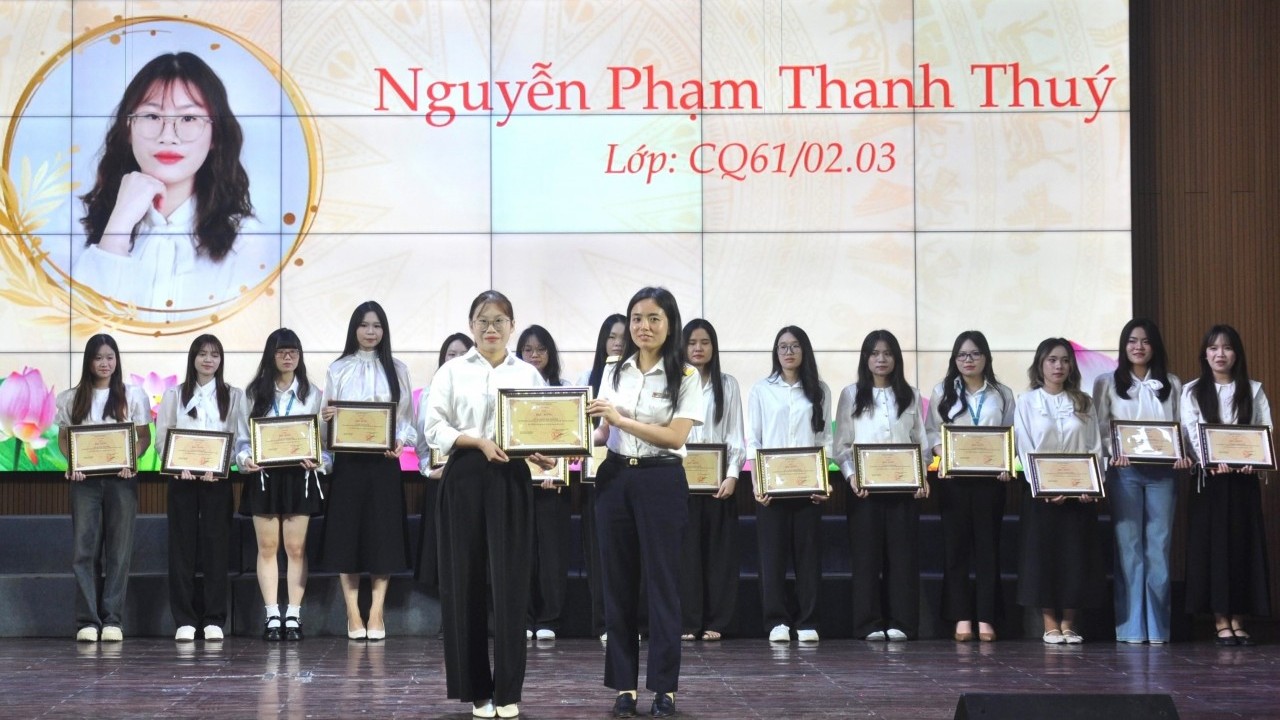 Cục Thuế, Cục Hải quan trao học bổng cho 30 sinh viên xuất sắc khoa Thuế và Hải quan