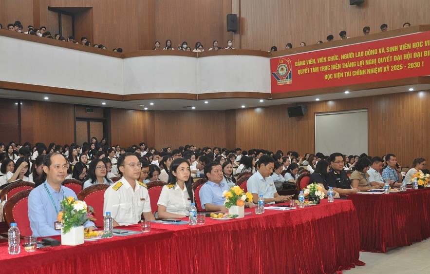 Cục Thuế, Cục Hải quan trao học bổng cho 30 sinh viên xuất sắc khoa Thuế và Hải quan