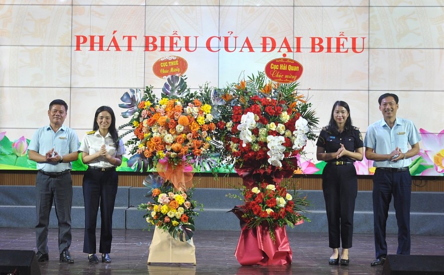 Cục Thuế, Cục Hải quan trao học bổng cho 30 sinh viên xuất sắc khoa Thuế và Hải quan