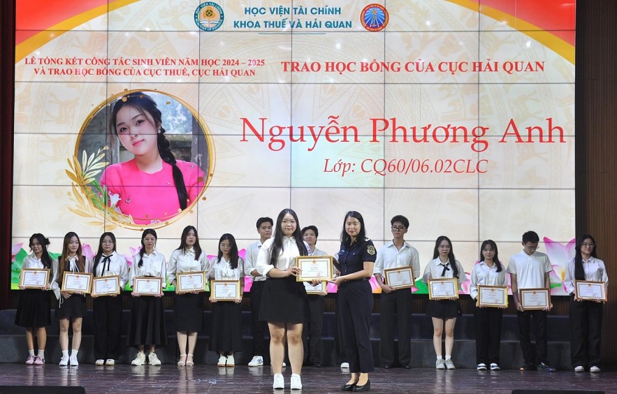 Cục Thuế, Cục Hải quan trao học bổng cho 30 sinh viên xuất sắc khoa Thuế và Hải quan