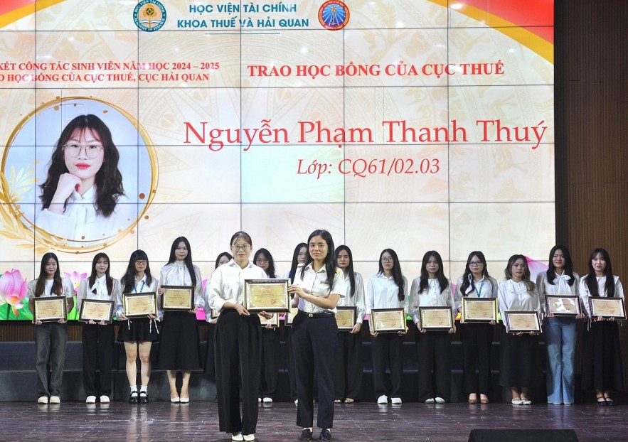 Cục Thuế, Cục Hải quan trao học bổng cho 30 sinh viên xuất sắc khoa Thuế và Hải quan
