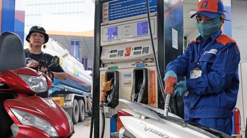 Ngày 19/9: Giá xăng dầu trong nước đồng loạt tăng, thế giới giảm