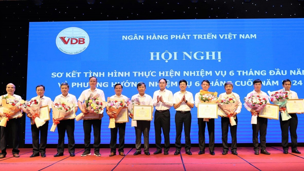 Ngân hàng Phát triển Việt Nam: Đẩy mạnh phong trào thi đua, phấn đấu hoàn thành nhiệm vụ cơ cấu lại hoạt động