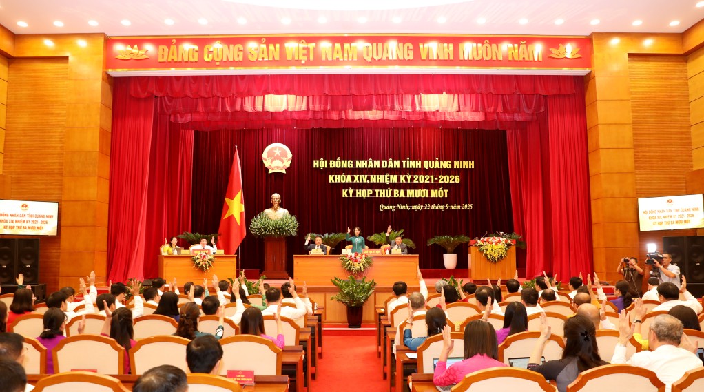 Thứ trưởng Bộ Tài chính Bùi Văn Khắng được bầu giữ chức Chủ tịch UBND tỉnh Quảng Ninh