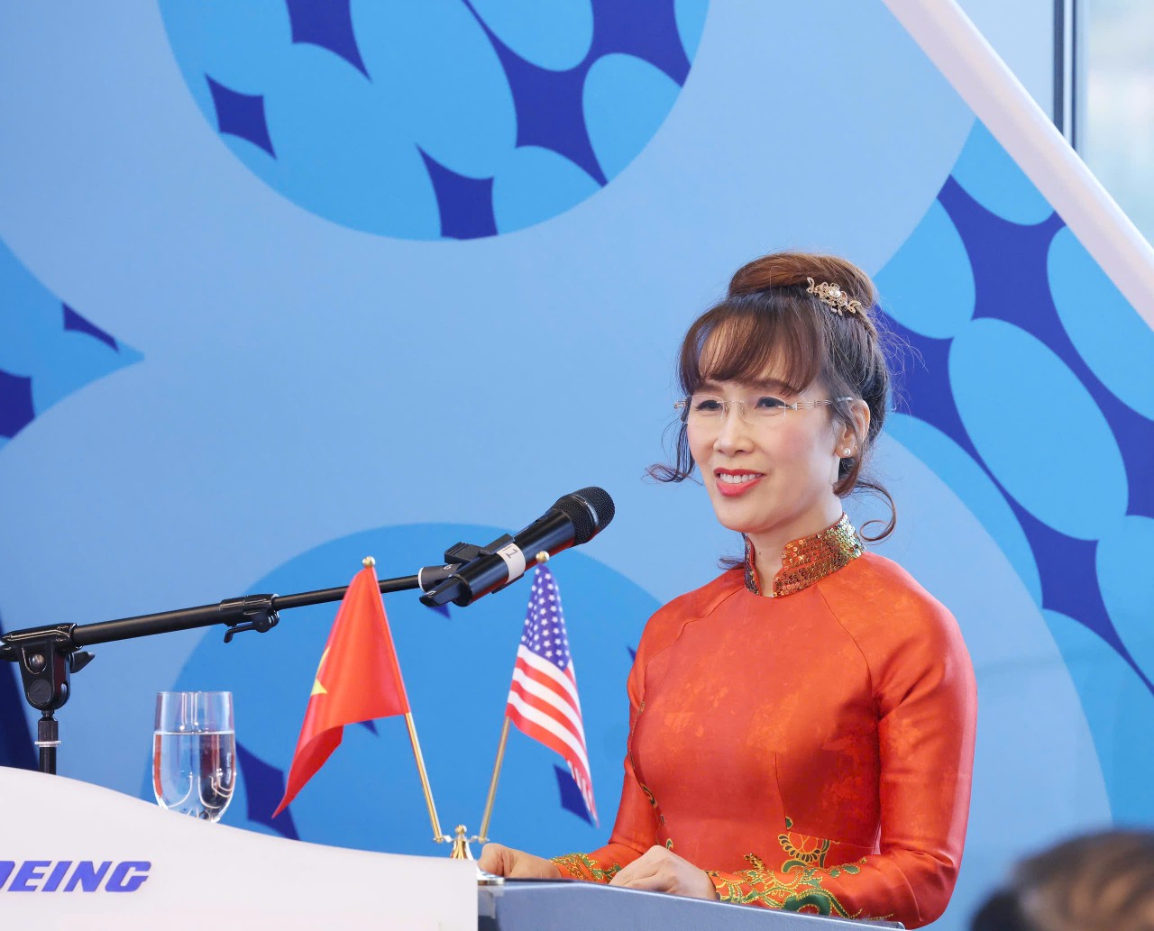 Chủ tịch nước Lương Cường chứng kiến Vietjet nhận bàn giao tàu bay Boeing đầu tiên - dấu mốc 30 năm quan hệ Việt Nam – Hoa Kỳ Chủ tịch nước Lương Cường chứng kiến Vietjet nhận bàn giao tàu bay Boeing đầu tiên - dấu mốc 30 năm quan hệ Việt Nam – Hoa Kỳ