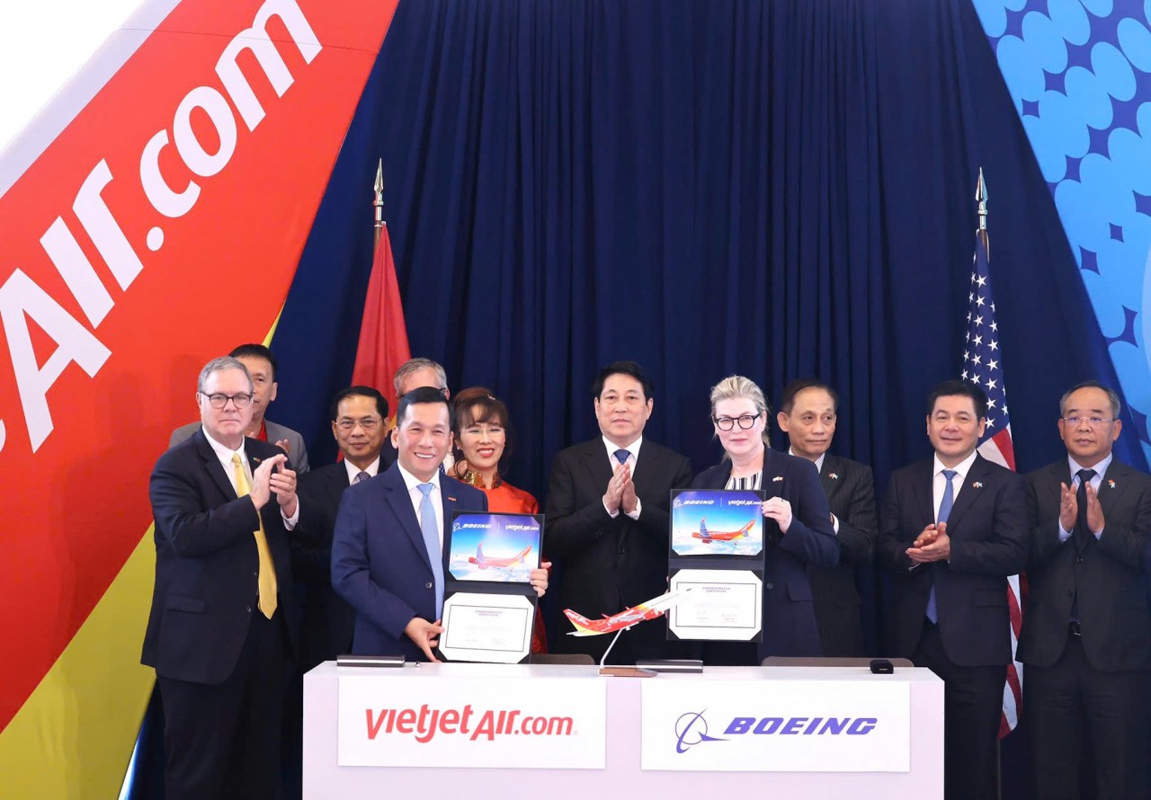 Chủ tịch nước Lương Cường chứng kiến Vietjet nhận bàn giao tàu bay Boeing đầu tiên - dấu mốc 30 năm quan hệ Việt Nam – Hoa Kỳ Chủ tịch nước Lương Cường chứng kiến Vietjet nhận bàn giao tàu bay Boeing đầu tiên - dấu mốc 30 năm quan hệ Việt Nam – Hoa Kỳ