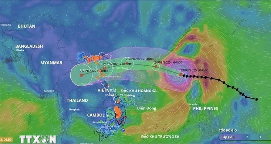 Siêu bão Ragarsa diễn biến rất phúc tạp: Thủ tướng Chính phủ yêu cầu lường trước kịch bản xấu nhất, quyết liệt ứng phó ở mức cao nhất