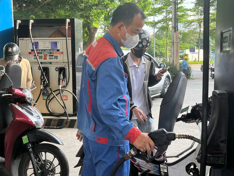 Ngày 26/9: Giá xăng trong nước và dầu thế giới đồng loạt giảm Giá xăng dầu trong nước hôm nay ngày 26/09/2025. Ảnh: P.C