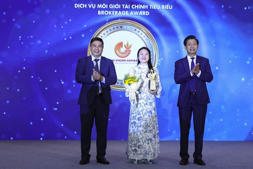 Toàn cảnh lễ vinh danh các sản phẩm dịch vụ tài chính tiêu biểu tại diễn đàn VWAS 2025