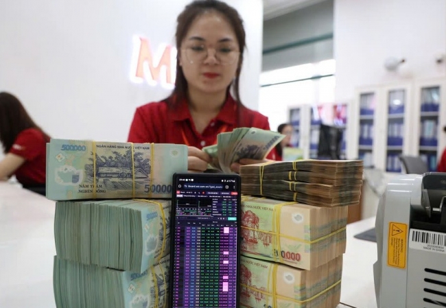 Lực đỡ từ dòng tiền tổ chức nội