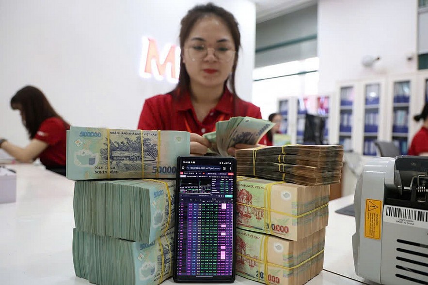 Lực đỡ từ dòng tiền tổ chức nội