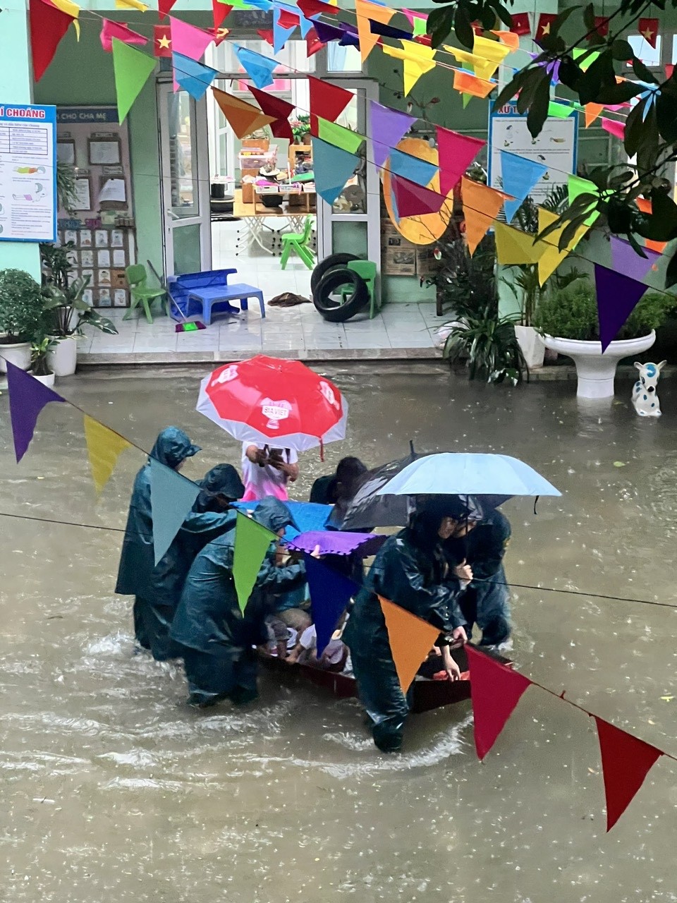Hà Nội triển khai ứng phó Bão số 10