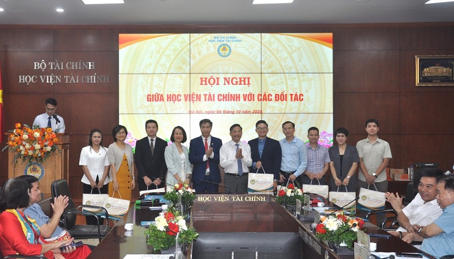 Học viện Tài chính tăng cường gắn kết giữa doanh nghiệp và người học