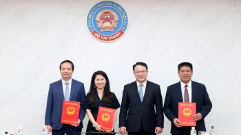 Bộ Tài chính công bố và trao quyết định bổ nhiệm lãnh đạo cấp cục, vụ