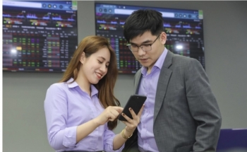 Chứng khoán ngày 16/10: VN-Index ghi nhận đỉnh mới, khối ngoại mua ròng trở lại