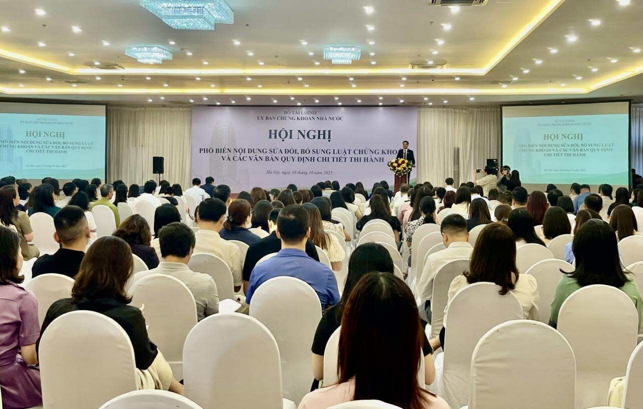 Hoàn thiện khung khổ pháp lý cho thị trường chứng khoán