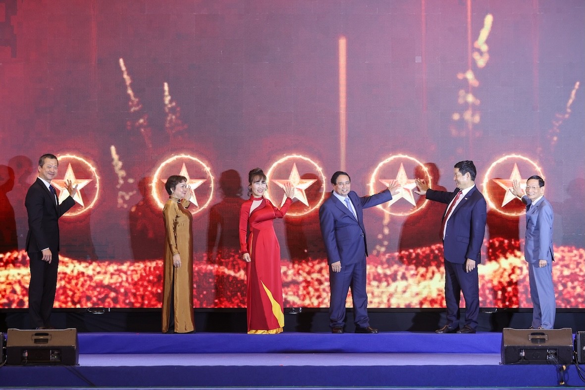 Thủ tướng: Doanh nghiệp tư nhân “3 tiên phong” để “công – tư đồng kiến quốc”