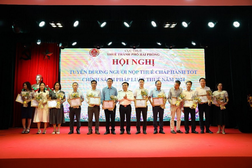 Thuế TP. Hải Phòng tuyên dương 101 doanh nghiệp, cá nhân, hộ kinh doanh chấp hành tốt chính sách pháp luật thuế