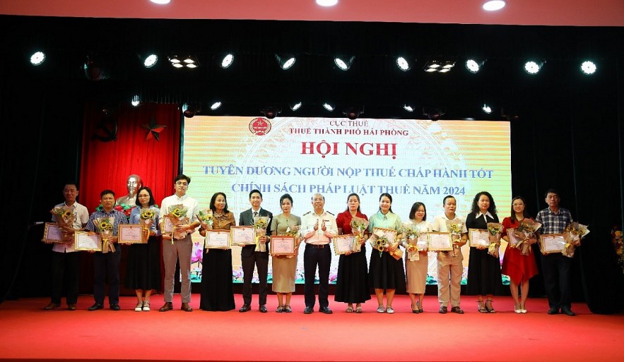 Thuế TP. Hải Phòng tuyên dương 101 doanh nghiệp, cá nhân, hộ kinh doanh chấp hành tốt chính sách pháp luật thuế
