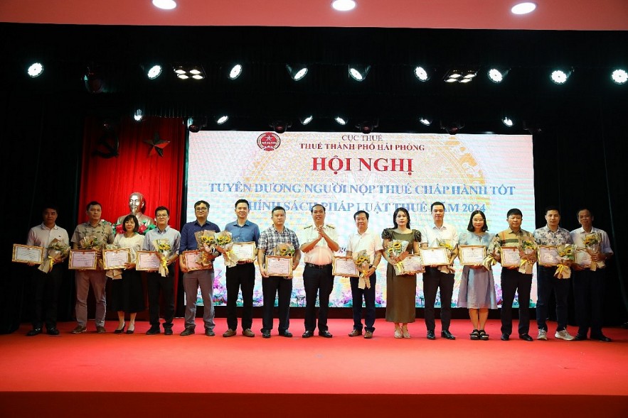 Thuế TP. Hải Phòng tuyên dương 101 doanh nghiệp, cá nhân, hộ kinh doanh chấp hành tốt chính sách pháp luật thuế
