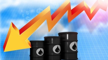 Ngày 12/10: Giá dầu thế giới lao dốc hơn 4%