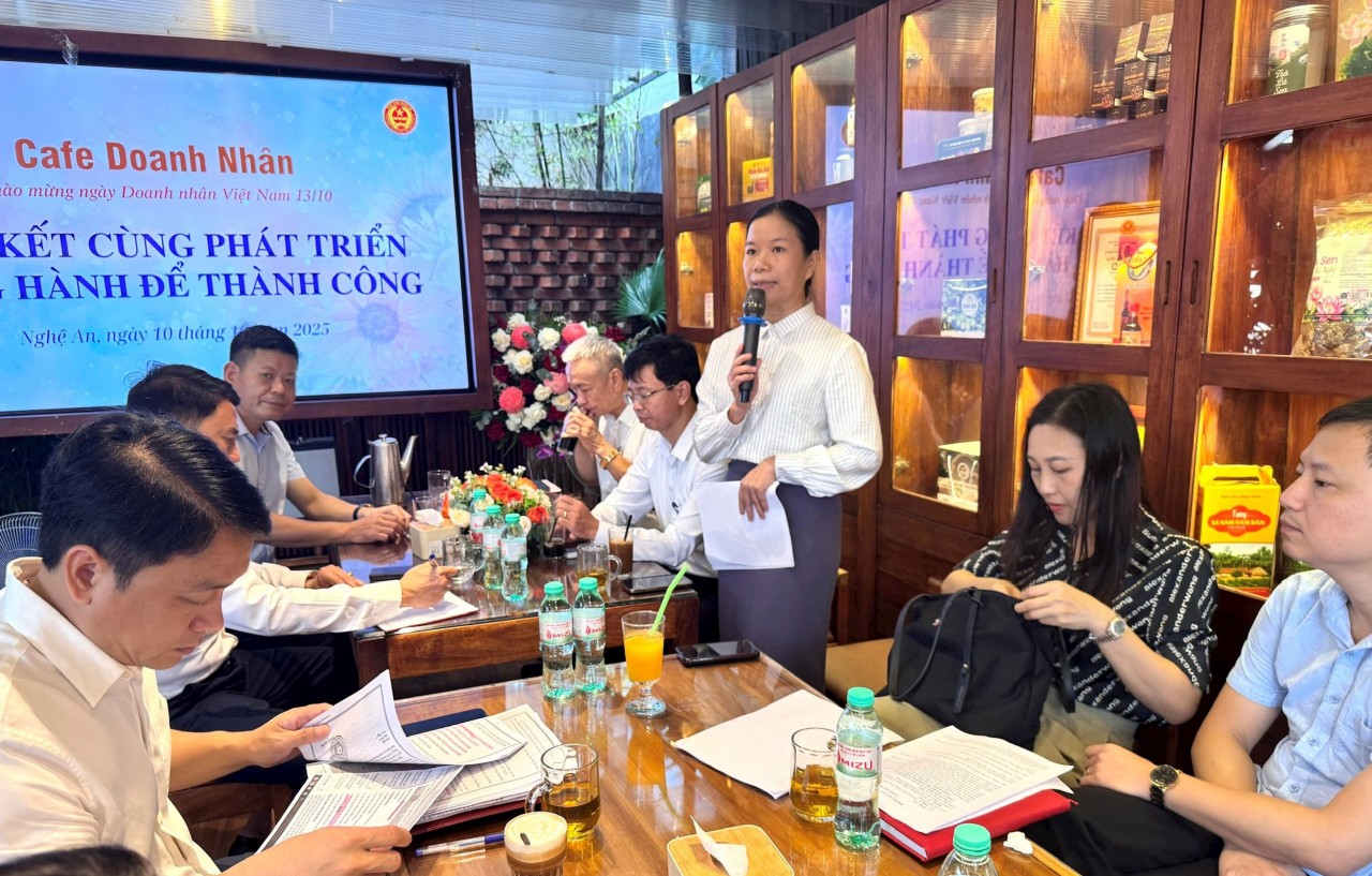 Thuế tỉnh Nghệ An đối thoại với trên 100 doanh nghiệp, doanh nhân về pháp luật thuế