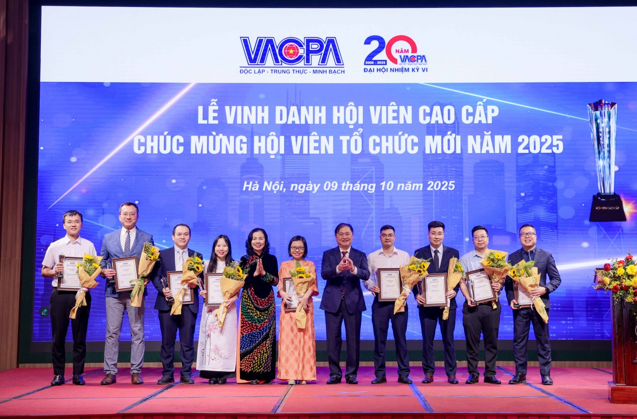 VACPA trao Giấy chứng nhận hội viên cao cấp và hội viên tổ chức mới gia nhập năm 2025